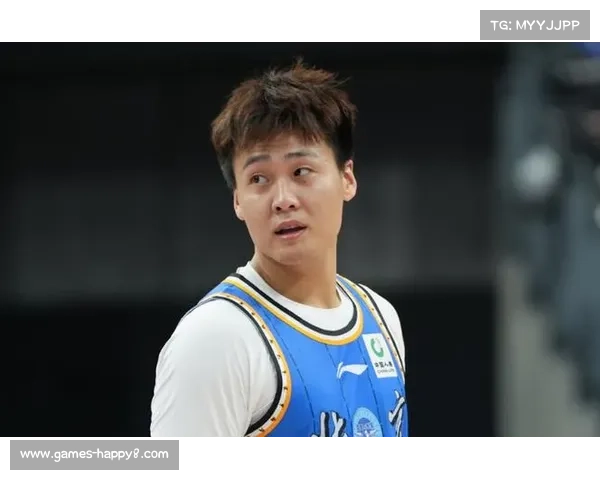 赵睿社媒致歉球迷，职业态度问题引发舆论热议。